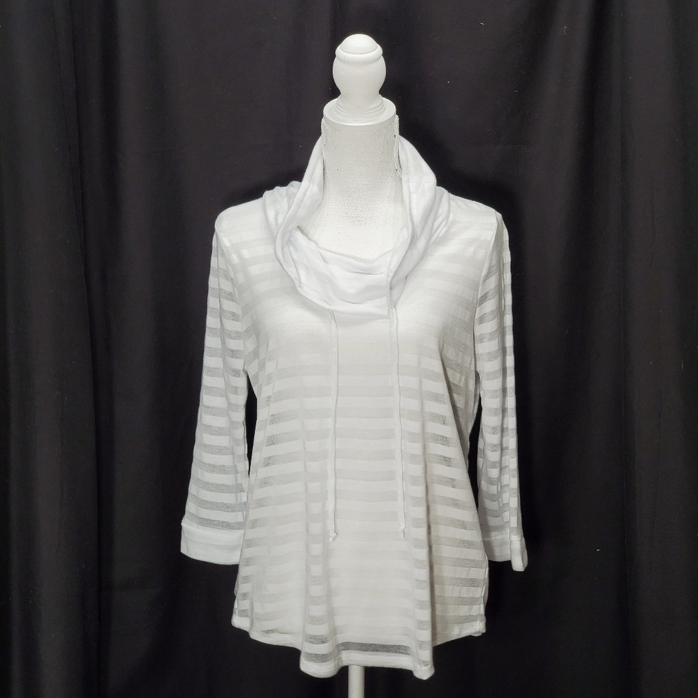 Cupio White on White Striped Shirt Size M🎉❤